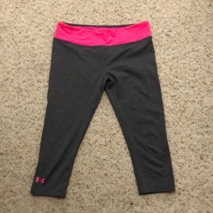 Under armor cropped leggings, size Medium